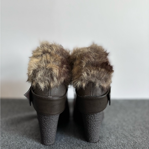 Nine West ankle boots, Fur trim. Size 9, Dark Chocolate Brown. New, Never used. - Picture 4 of 7